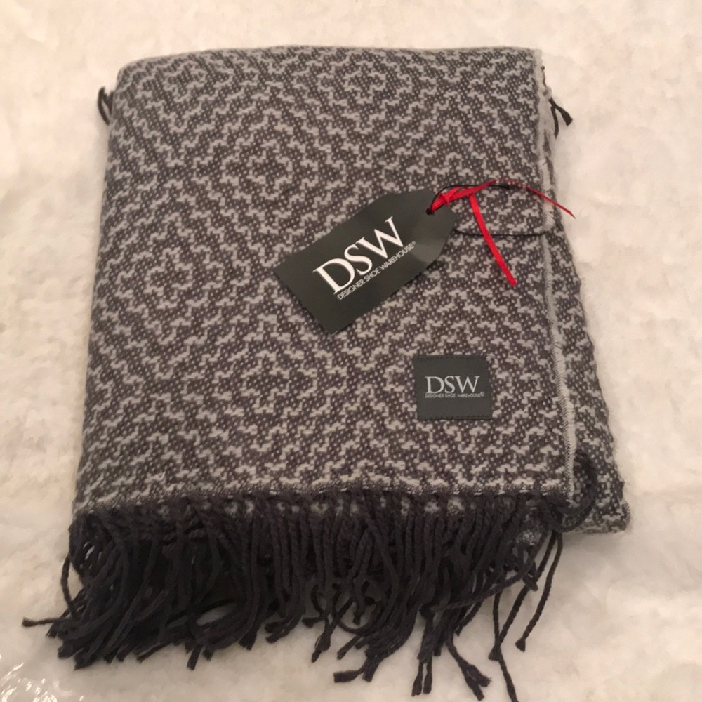 DSW shawl